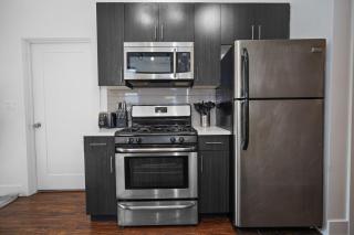 Spacious 420 Friendly 3BR Retreat Near McCormick Place and Soldier Field - Chicago - 4