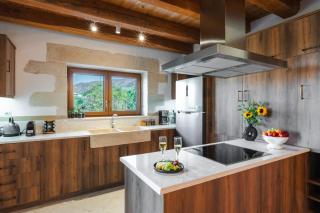 Lithus Retreat with Jacuzzi and 360 Views - 3