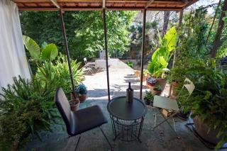 Minimalist Escape with Lush Green Terrace - Split - 8