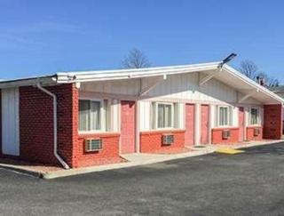 Travelodge by Wyndham Bay Shore Long Island - Bay Shore - 0