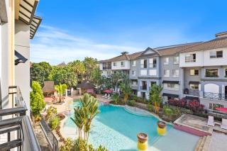 Lakeside Luxe Retreat - Pool View BBQ Spa Bath - Cairns North - 0