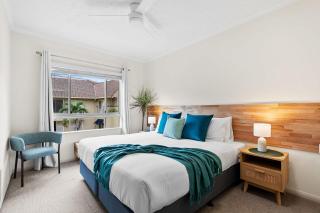 Lakeside Luxe Retreat - Pool View BBQ Spa Bath - Cairns North - 9