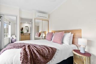 Lakeside Luxe Retreat - Pool View BBQ Spa Bath - Cairns North - 7