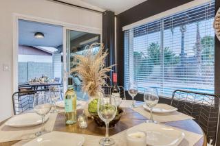 The Best Sunny Escape With Free Heated Pool - 5