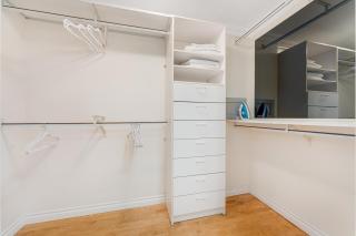 Grand 2BR Luxury Suite Designer Interiors and City Views - Vancouver - 1