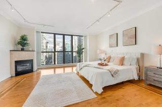 Grand 2BR Luxury Suite Designer Interiors and City Views - Vancouver - 9