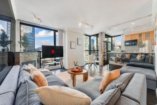 Grand 2BR Luxury Suite Designer Interiors and City Views - Vancouver - 0