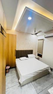 7th Heaven Hotel - Hisār - 0