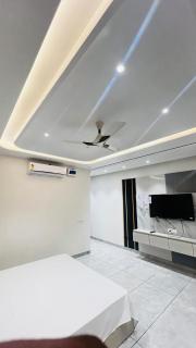 7th Heaven Hotel - Hisār - 8