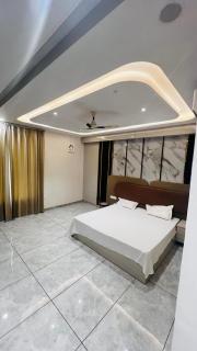 7th Heaven Hotel - Hisār - 2