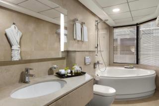 Ramada Hotel & Suites by Wyndham Ajman - Ajman - 4