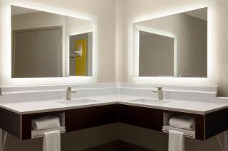 Days Inn by Wyndham Suites Fredericksburg - Fredericksburg - 1