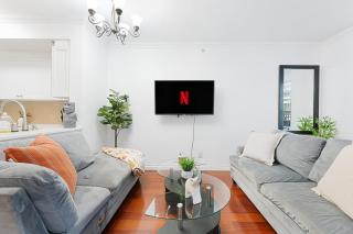 Elegant 3BR Townhouse Luxury Living in the Heart of the City - Vancouver - 0