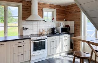 Lovely Home In Gränna With Lake View - Gränna - 3