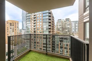 Designer 2 Bedroom Home in Central Urban Location - Vancouver - 2