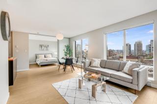 Designer 2 Bedroom Home in Central Urban Location - Vancouver - 8