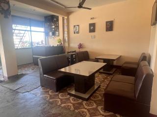Hotel Atithi Devo Bhava - Lālbhitti - 2