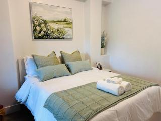 #Marbella Lane - Lit & Laid Back Eastvale Home - Corona - 5