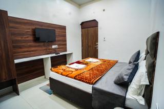 Shri Bankey Bihari Guest House - 1