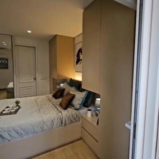 Neon - Royal Nest Aerotel with Pvt Balcony -1 km from Airport - 5