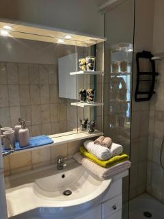 Condo in a private residence with pool - Nice - 9