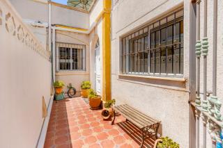 Sun terrace, barbecue and pool - 1