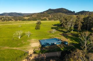 Honeybreeze - Scenic riverfront country farm - 9