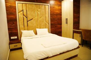 Hotel Two Pine - Hyderabad - 0