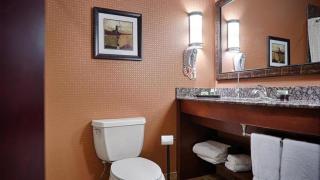 Best Western Plus KC Speedway Inn & Suites - Kansas City - 1