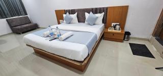 Hotel 4 Season - Vadodara - 3