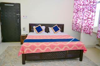 Sri Ram Hotel - - 7