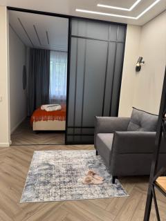 Designer apartment opposite the Airport - Zhezdi - 5