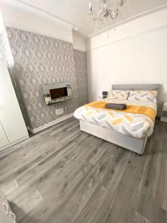 No. 206 - Spacious 5 Bed - 6