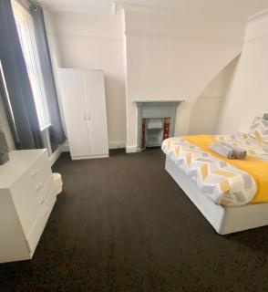 No. 206 - Spacious 5 Bed - Liverpool - 3