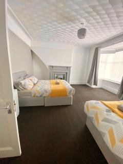 No. 206 - Spacious 5 Bed - Liverpool - 2