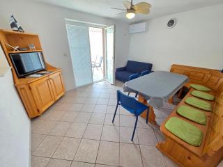 ANITA 1 Apartment 150m from the beach - Novi Vinodolski - 4