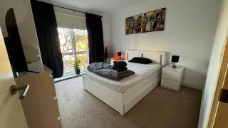 Entire Apartment on Elizabeth Line - Harold Wood - 2