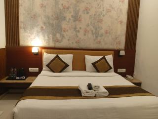 Premium Hotel Near Medicity Sector 38 - Gurgaon - 3