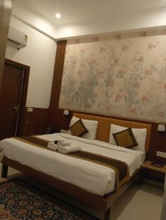 Premium Hotel Near Medicity Sector 38 - Gurgaon - 1