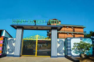 Luxury Everest Hotel - Trincomalee - 4