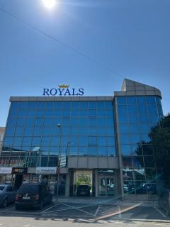 Royals, Mesi Bridge - Polisi i Vogël - 0