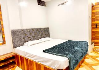 Near Mahakal Temple # Hotel D-e-m-a-n-d ! ujjain, All Room Air conditioned And Spacious, with Wifi -BEST HOTEL IN UJJAIN - Ujjain - 6
