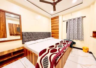Near Mahakal Temple # Hotel D-e-m-a-n-d ! ujjain, All Room Air conditioned And Spacious, with Wifi -BEST HOTEL IN UJJAIN - Ujjain - 0