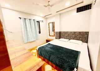Near Mahakal Temple # Hotel D-e-m-a-n-d ! ujjain, All Room Air conditioned And Spacious, with Wifi -BEST HOTEL IN UJJAIN - Ujjain - 4