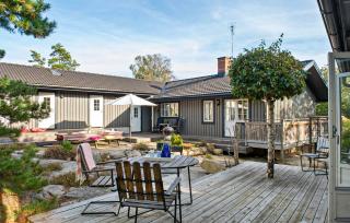 5 Bedroom Cozy Home In Resö - Resö - 0
