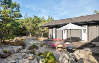 5 Bedroom Cozy Home In Resö - Resö - 2