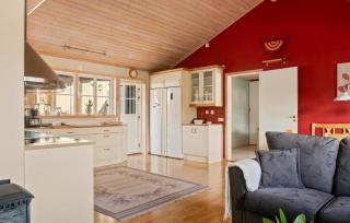 5 Bedroom Cozy Home In Resö - Resö - 7