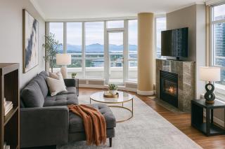 Elegant 2 Bedroom with Sweeping Ocean and Mountain Vistas - Vancouver - 0