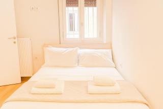 At Polyla 2 3BR Apartment 10m Walk to Metro - 1