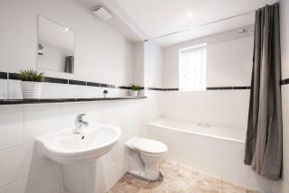 Two Bed, Two bath, Apartment with Parking Space - Colchester - 9